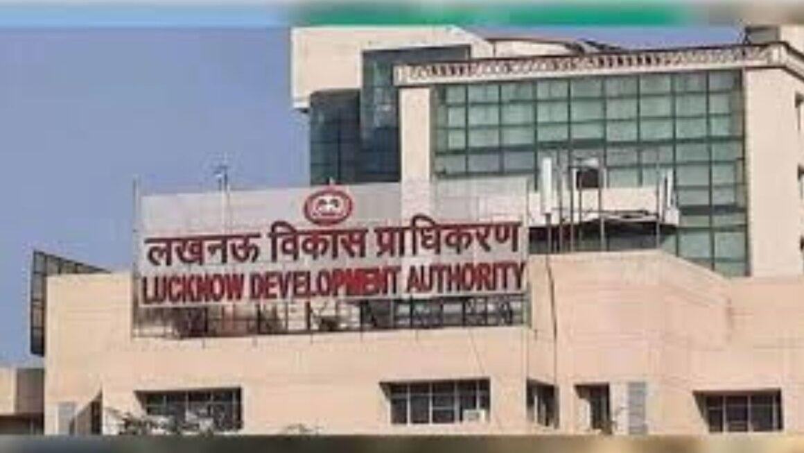 लखनऊ विकास प्राधिकरण से 21 हजार फाइलें गायब: 3 साल बाद भी कंपनी पर कार्रवाई नहीं