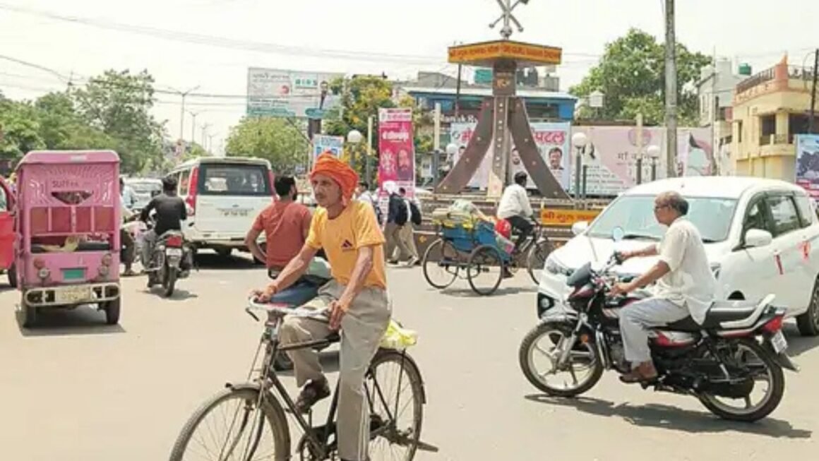 गोंडा में गर्मी का लगातार प्रकोप जारी:38 डिग्री पहुंचा तापमान, स्कूली छात्रों के साथ आम लोगों को भी हो रही दिक्कतें