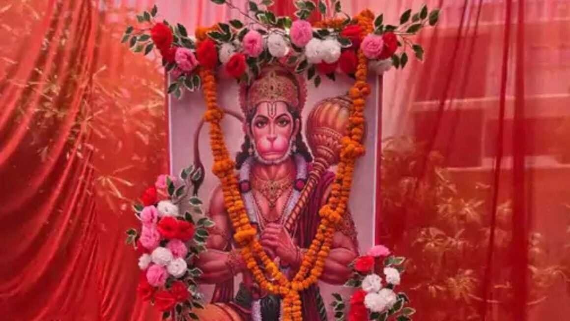 ज्येष्ठमाह का पहला मंगलवार मंदिरों में उमड़े भक्त:जगह-जगह भंडारे का आयोजन, सुबह से ही लग रही लंबी लाइनें