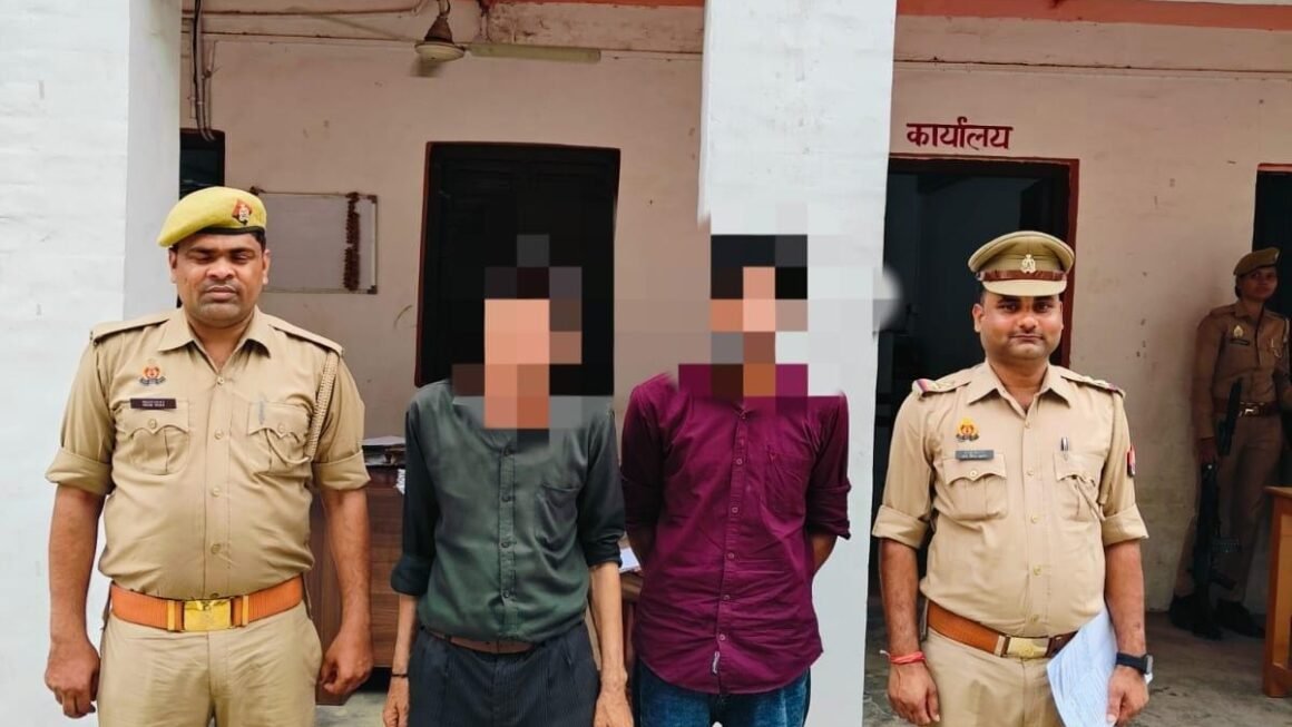गोंडा: कूटरचित दस्तावेजों से जमीन का फर्जी बैनामा, मनकापुर पुलिस ने दो अभियुक्तों को किया गिरफ्तार