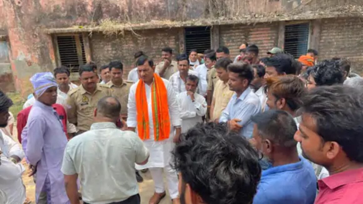 गोंडा में CHC की जमीन पर अवैध कब्जे का मामला: भाजपा विधायक ने रुकवाया निर्माण, CMO पर भू-माफिया से मिलीभगत का आरोप