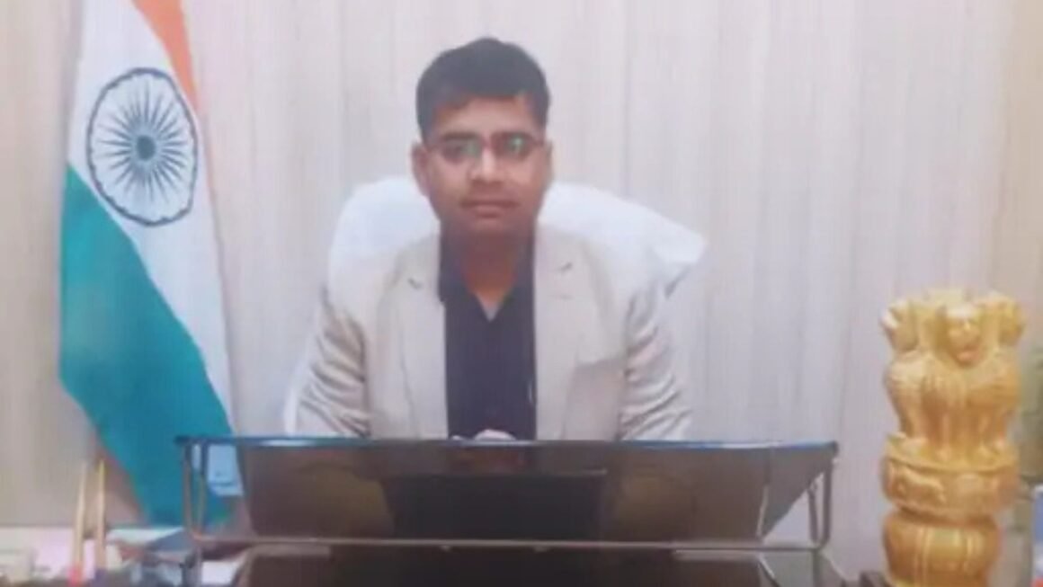अधिवक्ताओं के विरोध के चलते हटाए गए एसडीएम करनैलगंज गोंडा में डीएम ने किया बड़ा प्रशासनिक फेरबद