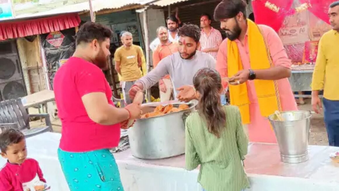 ज्येष्ठ माह के चौथे मंगलवार को भक्तिमय माहौल: आर्यनगर, बगुला कुरासी और गोपालबाग में भंडारा, हनुमान आरती के बाद हुआ प्रसाद वितरण