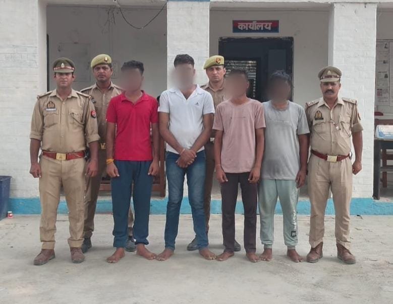 दुल्हन की विदाई के दौरान हुई मारपीट व लूट का पर्दाफाश: परसपुर पुलिस ने 4 आरोपी किए गिरफ्तार, नकदी भी बरामद