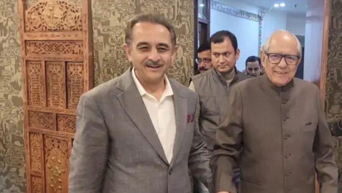 कीर्तिवर्धन सिंह ने किया ऐतिहासिक खुलासा, बोले- मेरे पिता राजा आनंद सिंह इंदिरा गांधी की नीतियों के सख्त विरोधी थे, 1971 में गोंडा से अकेले जीतने पर बीबीसी ने दी ‘यूपी टाइगर’ की उपाधि।