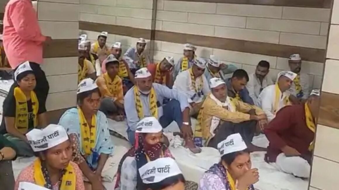 यूपी पंचायत चुनाव से पहले आम आदमी पार्टी की रणनीति तेज़