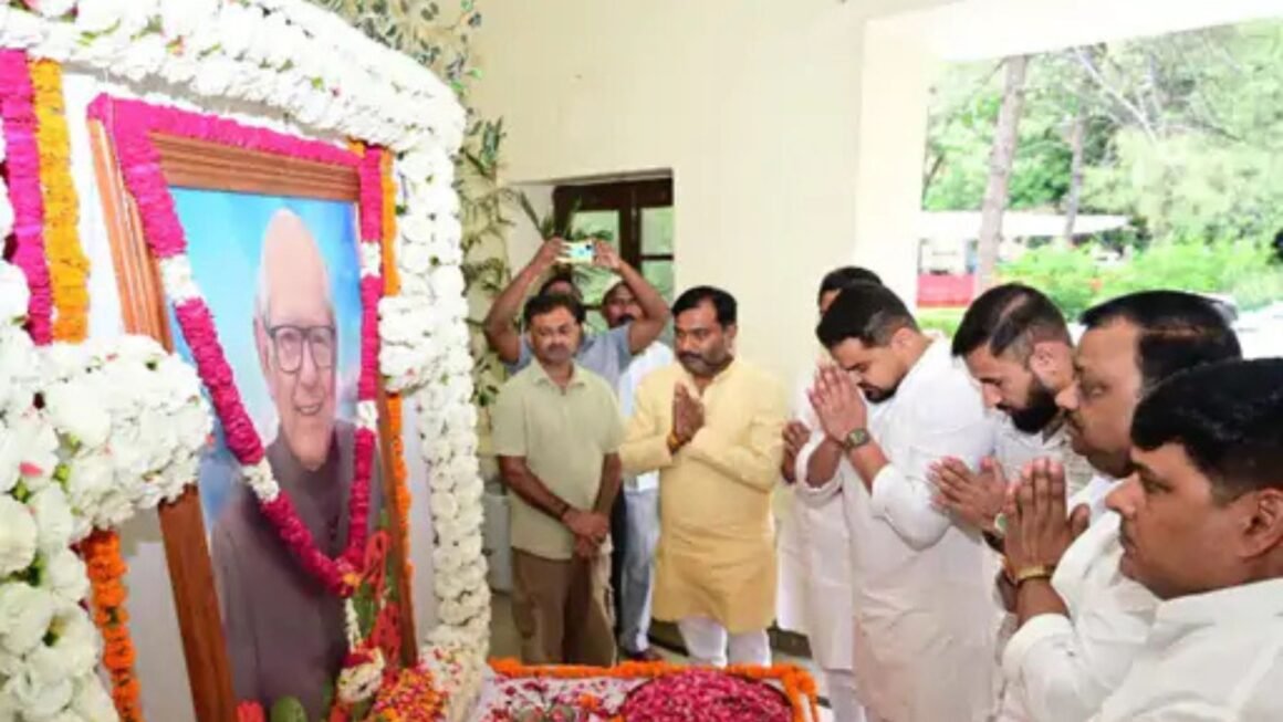 विधायक प्रतीक सिंह ने राजा आनंद सिंह को दी श्रद्धांजलि:राज्यमंत्री कीर्तिवर्धन सिंह से मुलाकात कर व्यक्त की शोक संवेदना