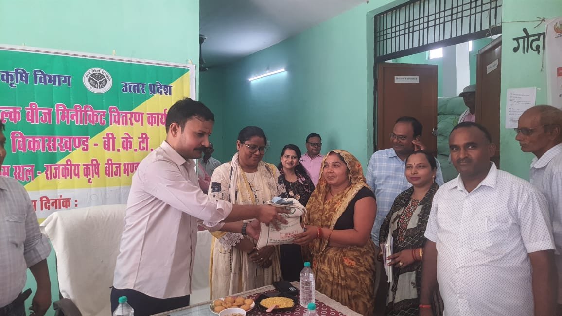 बक्शी का तालाब में श्री अन्न मिनीकिट वितरण का आयोजन: मोटे अनाजों की खेती की ओर बढ़ रहा किसानों का रुझान