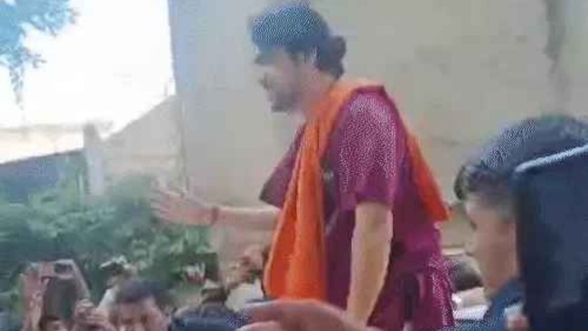 आगरा में धीरेंद्र शास्त्री का कार्यक्रम अचानक कैंसिल, प्रशासन ने रद्द की परमिशन; VIDEO में बोले- कानून हाथ में नहीं ले सकते