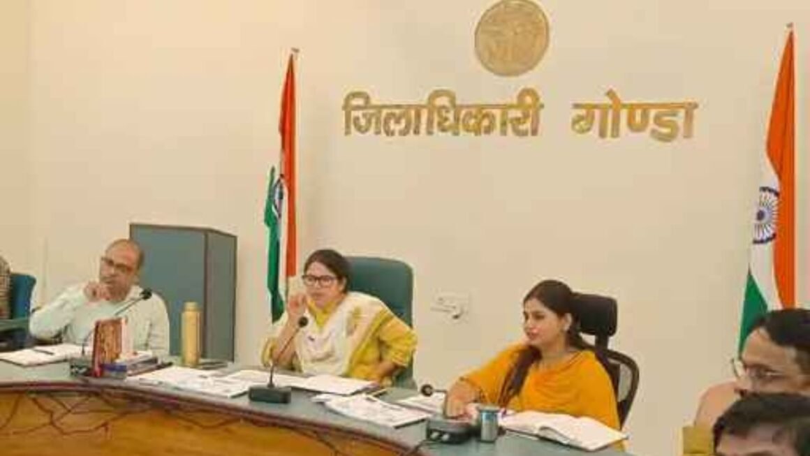 गोंडा डीएम का सख्त रुख: आंगनबाड़ी केंद्रों पर लापरवाही बर्दाश्त नहीं, काम न करने वाली कार्यकत्रियों की सेवा होगी समाप्त