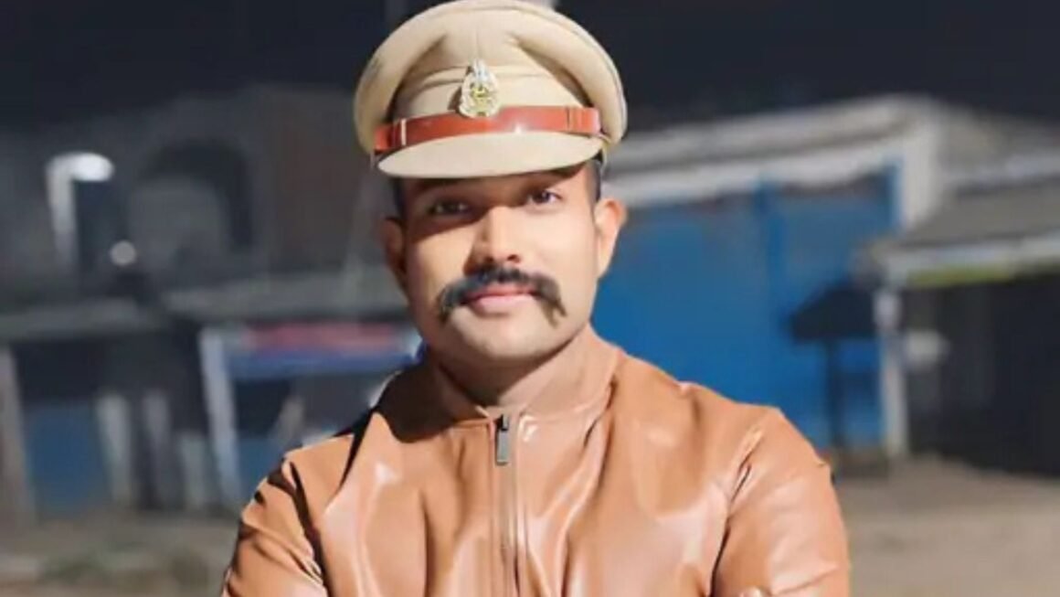 गोंडा में बालपुर चौकी इंचार्ज उत्कर्ष पांडेय निलंबित: फौजी से ₹1.50 लाख रिश्वत लेने का आरोप, एसपी बोले– “भ्रष्टाचार बर्दाश्त नहीं”
