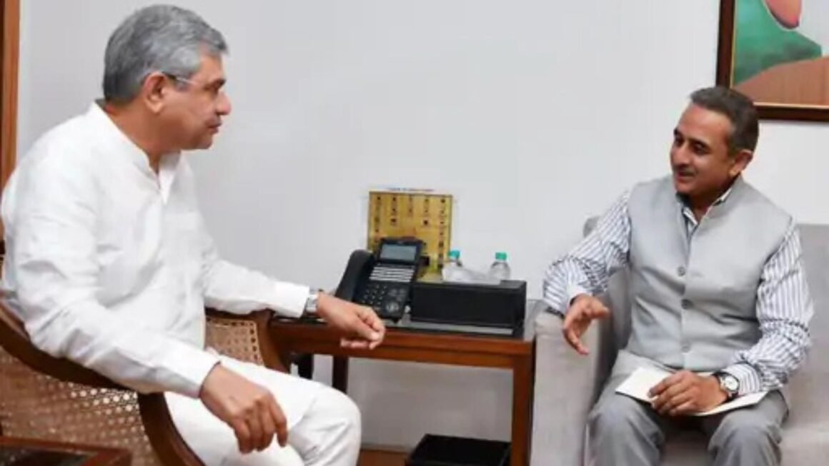 विदेश राज्यमंत्री कीर्तिवर्धन सिंह ने रेल मंत्री से की मुलाकात: गोंडा-लखनऊ पैसेंजर दोबारा चलाने और मनकापुर में ओवरब्रिज बनाने की मांग