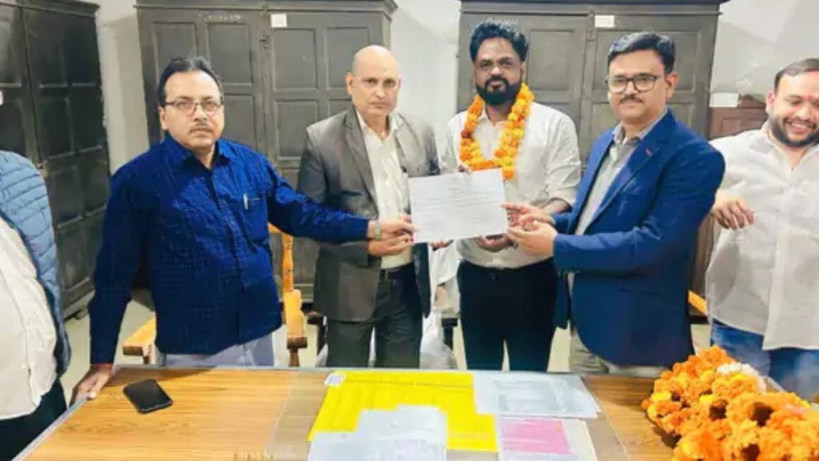 गोंडा कलेक्ट्रेट संघ चुनाव परिणाम: सुरेंद्र कुमार अध्यक्ष व धर्मेंद्र मंत्री चुने गए, देर रात तक चली मतगणना