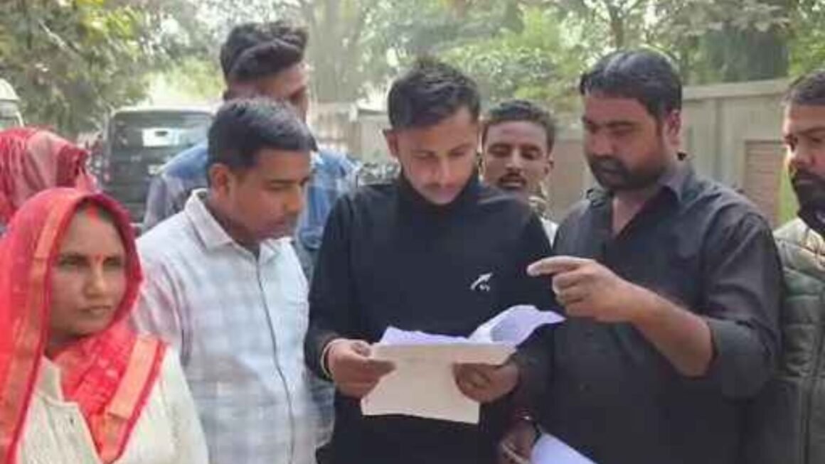 गोंडा में पूर्व सैनिक पिता पर हमले का मामला गरमाया: तैनात जवान ने IG से लगाई गुहार—“देश की रक्षा कर रहा हूं, परिवार असुरक्षित”