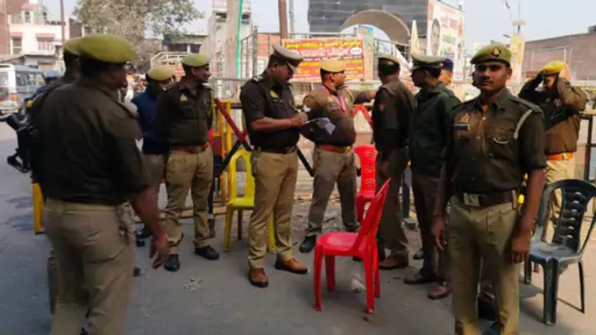 अयोध्या में ध्वजारोहण कार्यक्रम को लेकर कड़ी सुरक्षा: नवाबगंज सीमा पर बैरिकेडिंग, भारी वाहनों का प्रवेश प्रतिबंधित