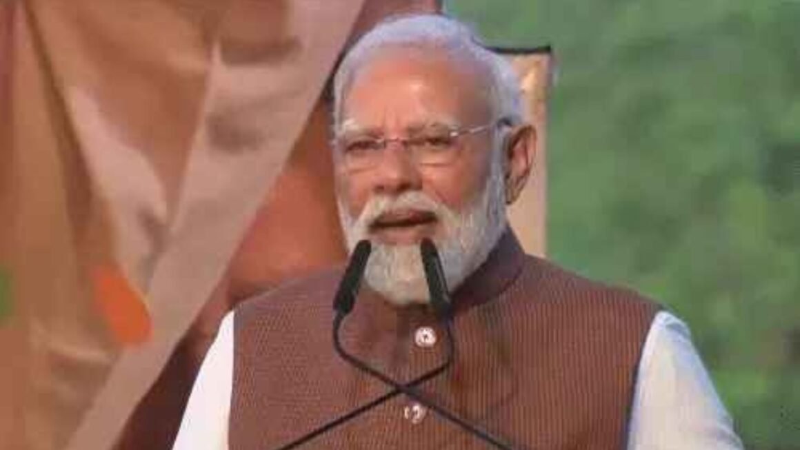 सूरत में बोले प्रधानमंत्री मोदी: बिहार ने जाति की राजनीति को ठुकराया, विपक्ष को सदमे से बाहर आने में लगेंगे महीने