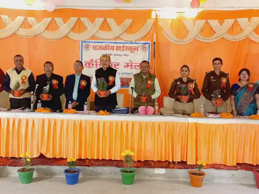 राजकीय हाई स्कूल मछली गांव में करियर मेला आयोजित, छात्रों को कृषि व पुलिस सेवा की मिली जानकारी