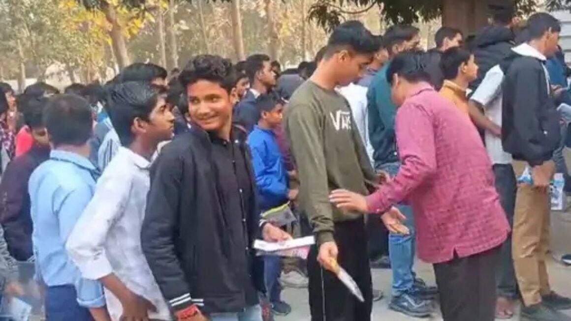 गोंडा में इंटर की अंग्रेजी परीक्षा हाई अलर्ट पर! 151 केंद्रों पर STF-LIU की नजर, 45 हजार से ज्यादा परीक्षार्थी शामिल