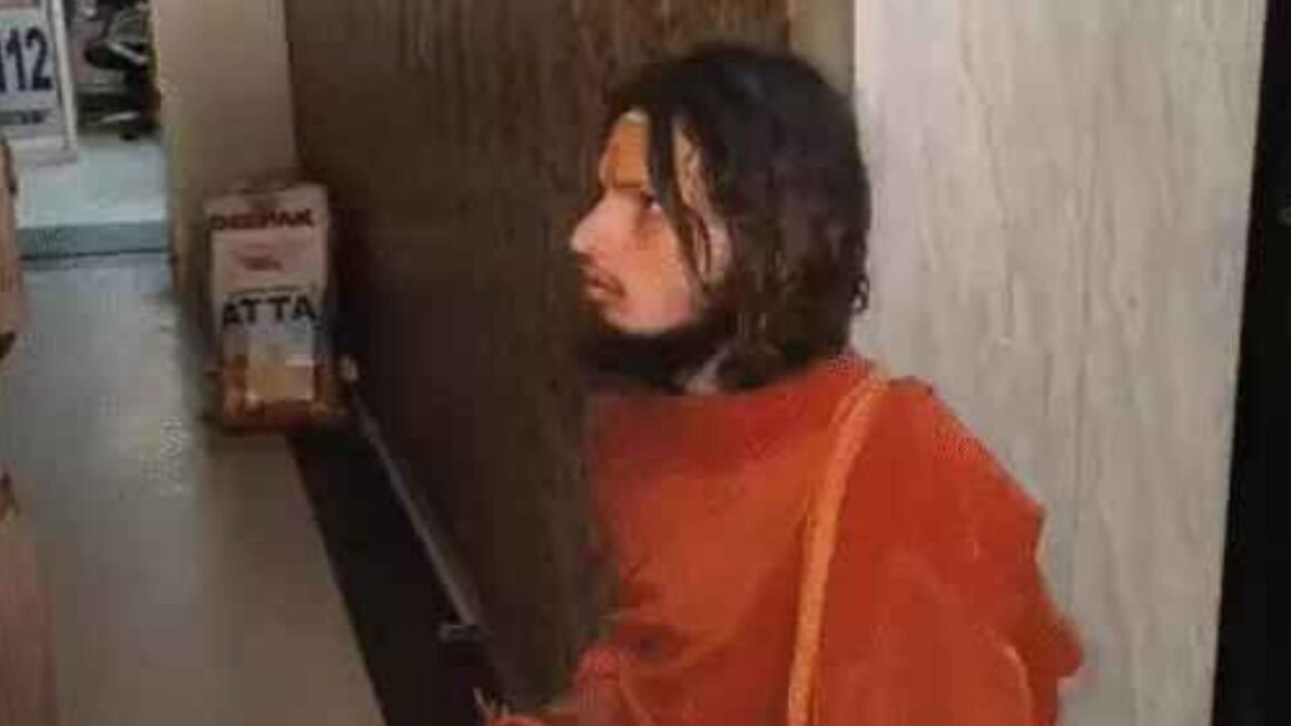 दरोगा भर्ती में ‘पंडित’ सवाल पर बवाल: लखनऊ में युवक ने भर्ती बोर्ड में घुसकर किया आत्मदाह का प्रयास