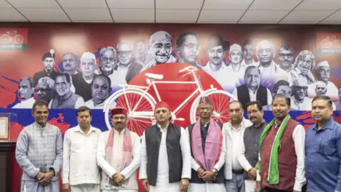 28 साल बाद बड़ा सियासी उलटफेर! केटी तिवारी ने छोड़ी कांग्रेस, अखिलेश के सामने थामा सपा का हाथ