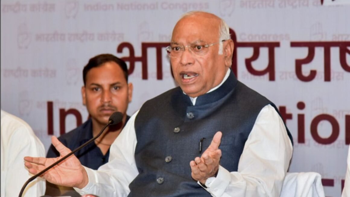 “डराते हैं PM…” खरगे के बयान से सियासत गरमाई, विवाद के बाद दी सफाई