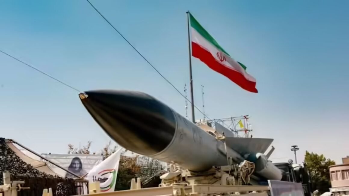 Iran War: अमेरिकी ड्रोन गिराकर ईरान ने दिखाया नया ‘सीक्रेट हथियार’, क्या शुरू होने वाला है बड़ा सैन्य खेल?