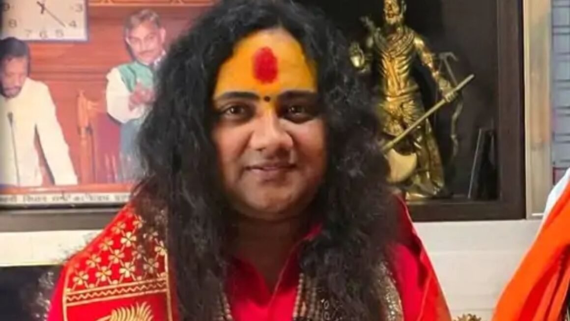 रेप केस का फरार कथावाचक कहां छिपा है? अयोध्या SOG की गोंडा में दबिश, 15 हजार के इनामी पवन देव महाराज की तलाश तेज
