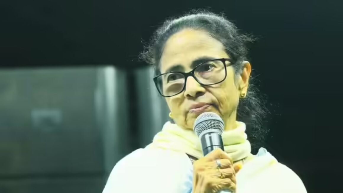ममता बनर्जी की बढ़ीं मुश्किलें! सांप्रदायिक टिप्पणी मामले में FIR दर्ज, चुनावी हार के बाद नया विवाद