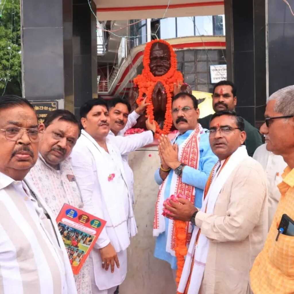 Gonda News: विभाजन की यादों से भावुक हुआ गोंडा, मौन जुलूस में छलका दर्द; विधायक अजय सिंह ने शहीदों को दी श्रद्धांजलि