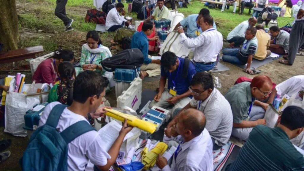 6 सीटों पर आज वोटिंग, नंदीग्राम से नागांव तक सियासी परीक्षा! BJP, कांग्रेस, TMC और TVK की प्रतिष्ठा दांव पर, 9 अक्टूबर को खुलेगा रिजल्ट का राज